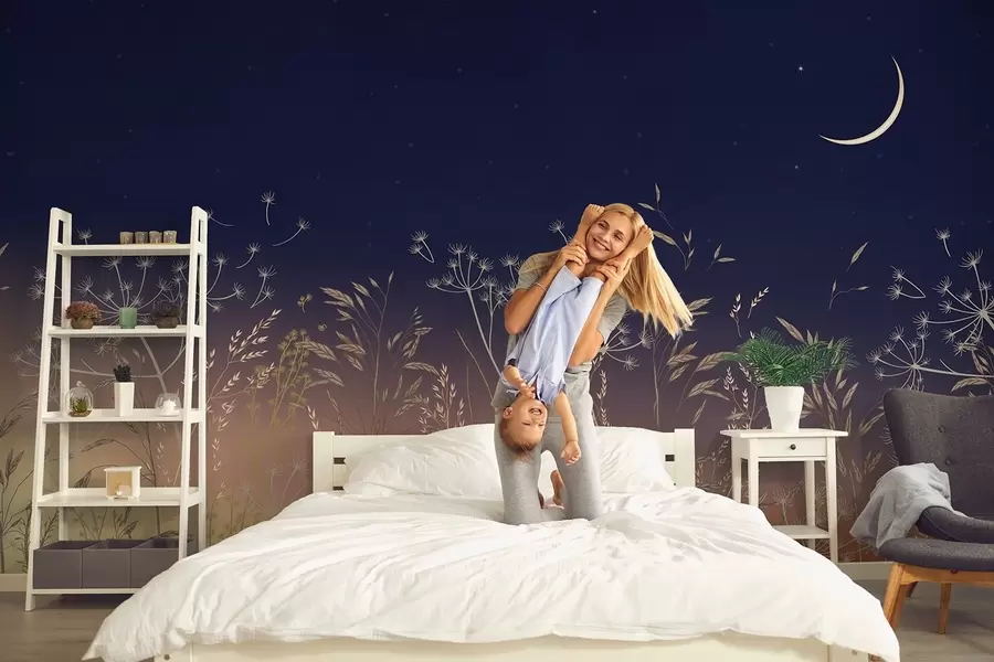 Фототапет Глухарчета с диви цветя на фона на залез със синьо небе и луна w08567