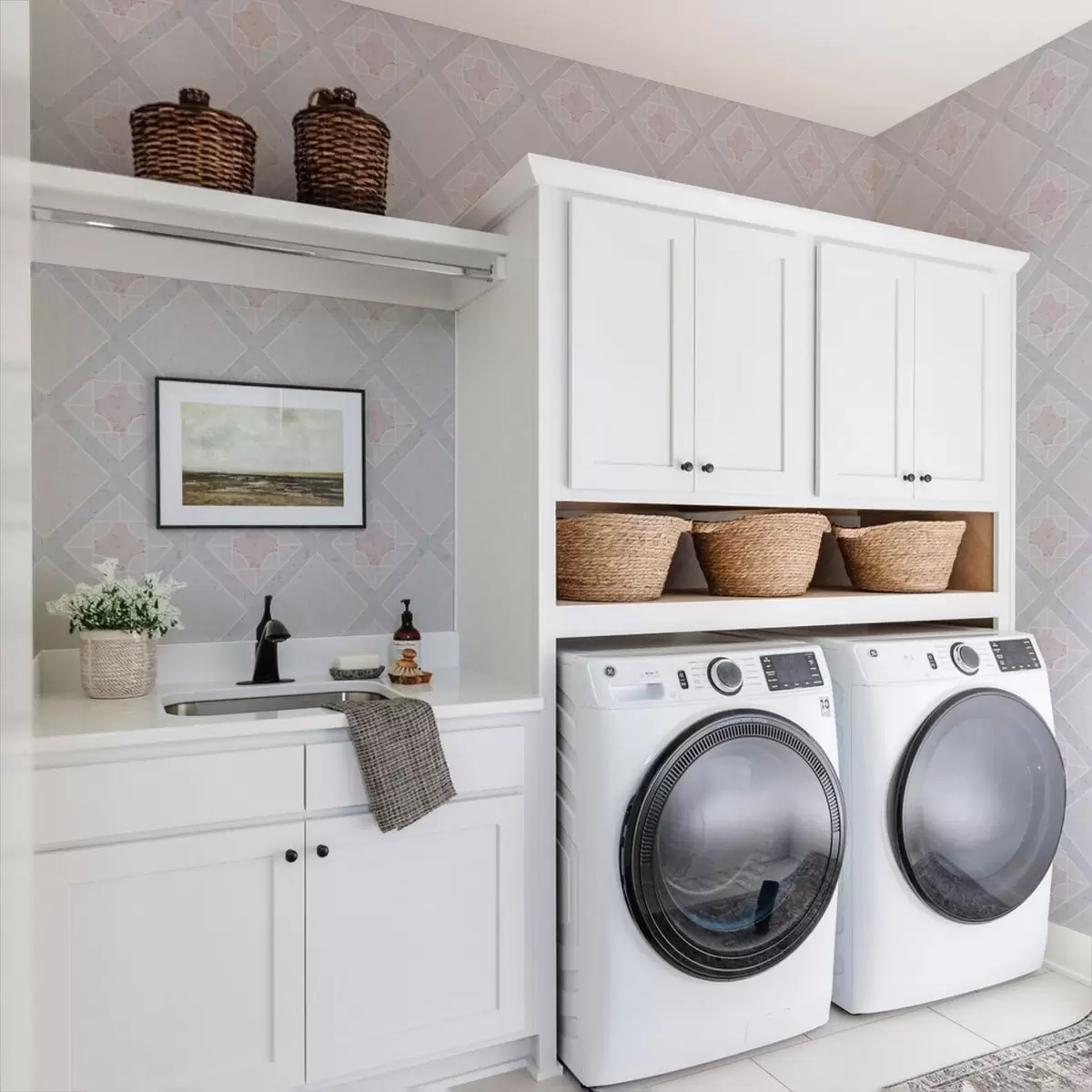 Тапети Бели ромбове с розов център на син фон a00010v1