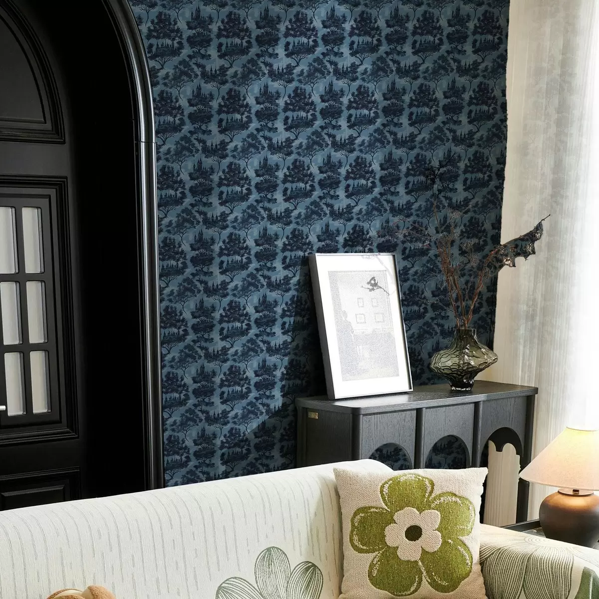 Тапети Готически замъци сред дърветата в нощната гора a00130v1