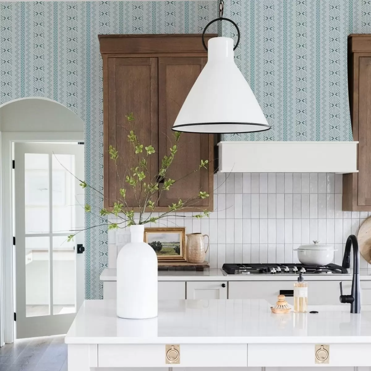 Тапети Геометрия с украинска бродерия на син фон a00139