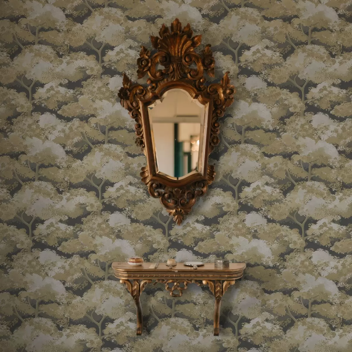 Тапети Тъмна горска шарка с дървета в топли цветове a00170