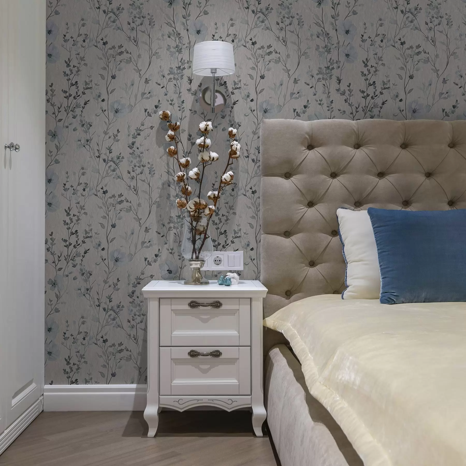 Фототапет Синя и сива акварелна флористика на неутрален фон a00198