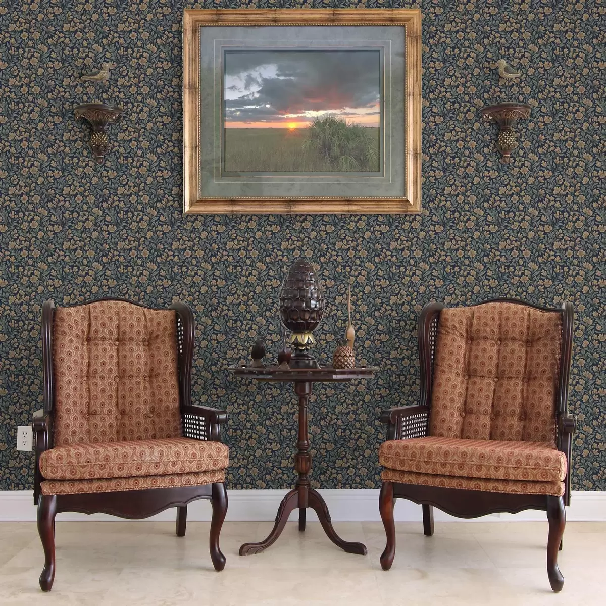 Тапети Оранжеви цветя на тъмносин фон във винтидж стил a00200