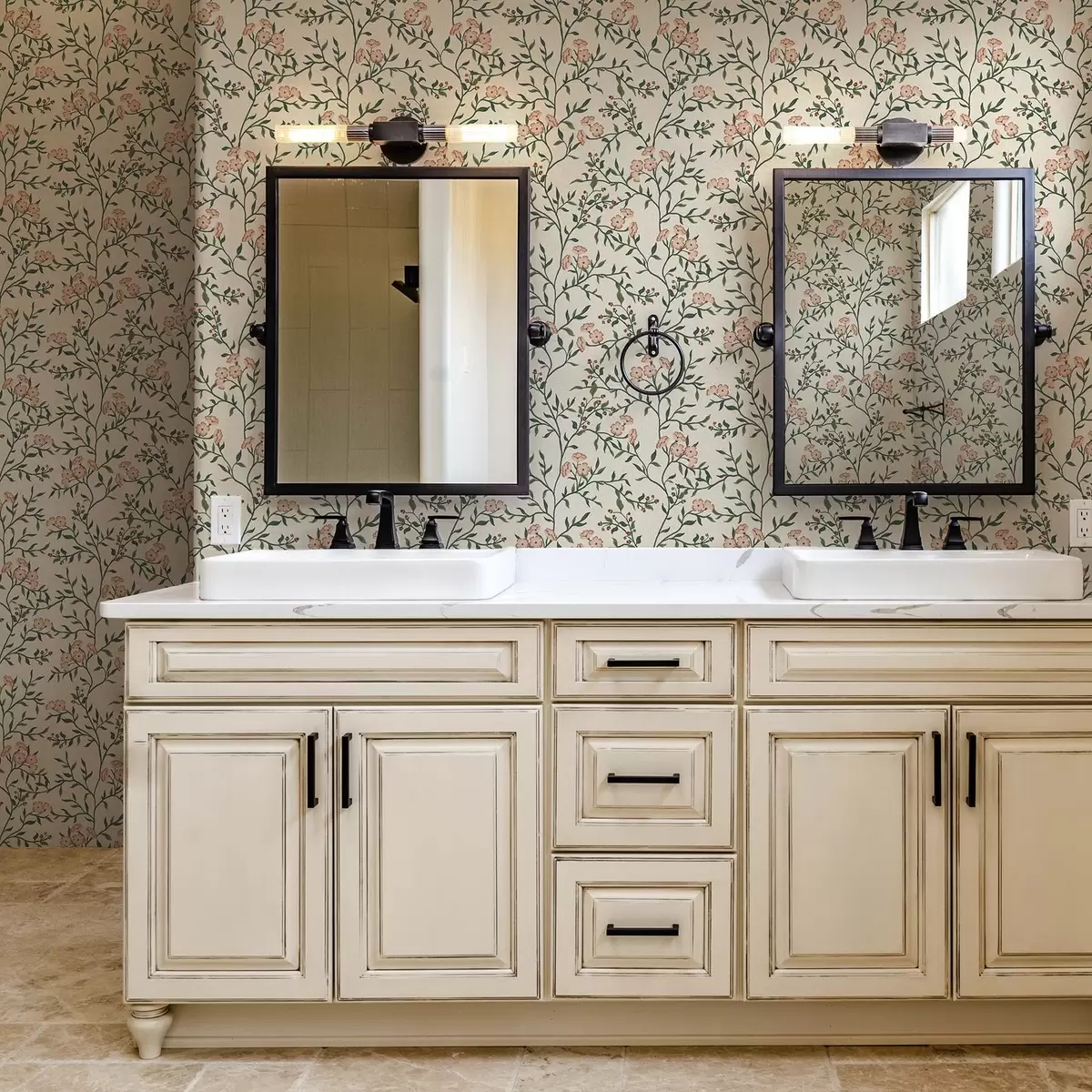 Тапети Ажурни клонки с коралови цветя, флорален десен a00221