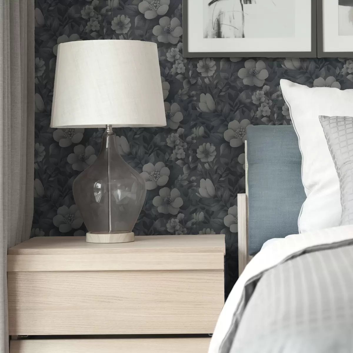 Тапети Тъмносин модел с обемни бели цветя a00282