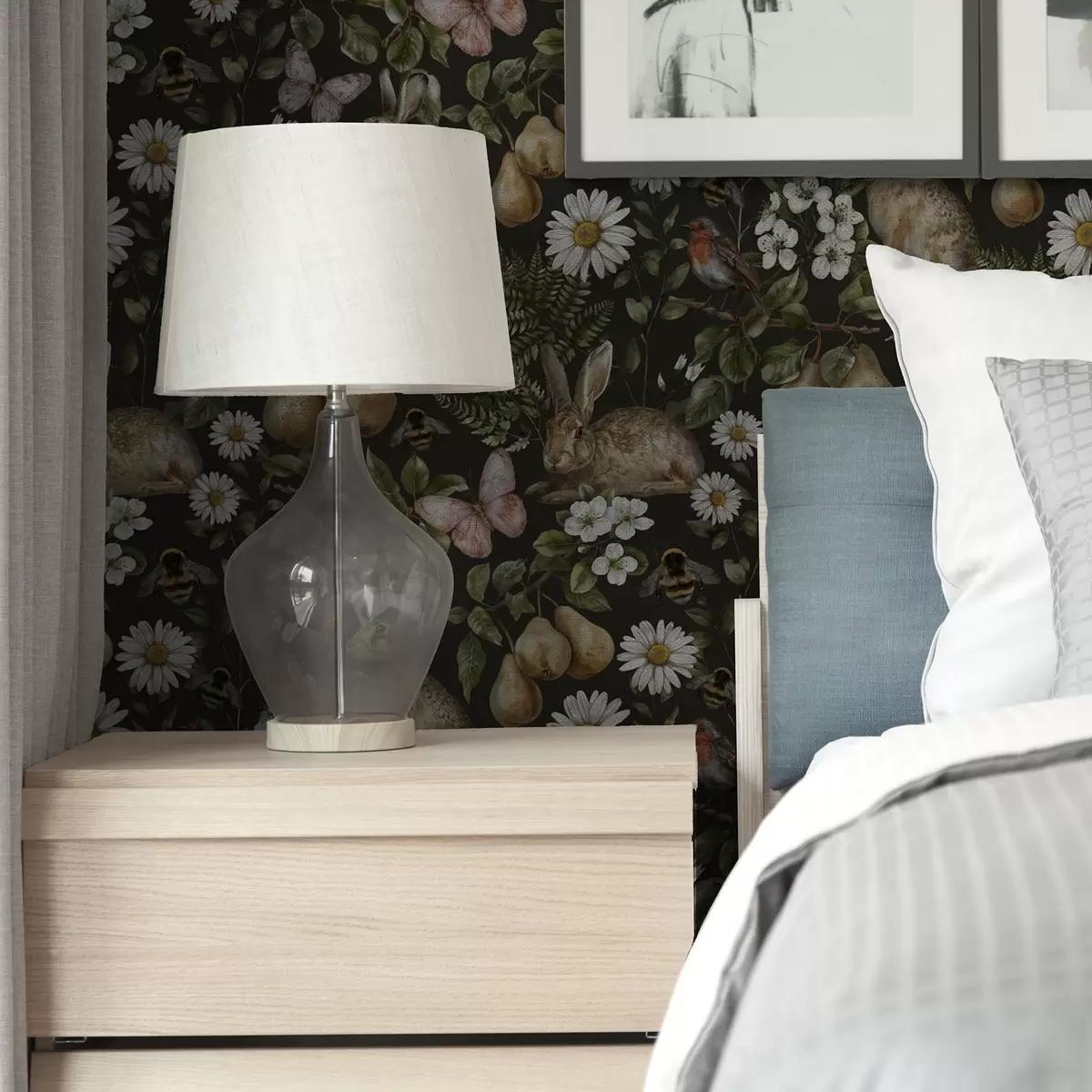 Тапети Реалистични зайци, круши, цветя и насекоми на тъмен фон a00401