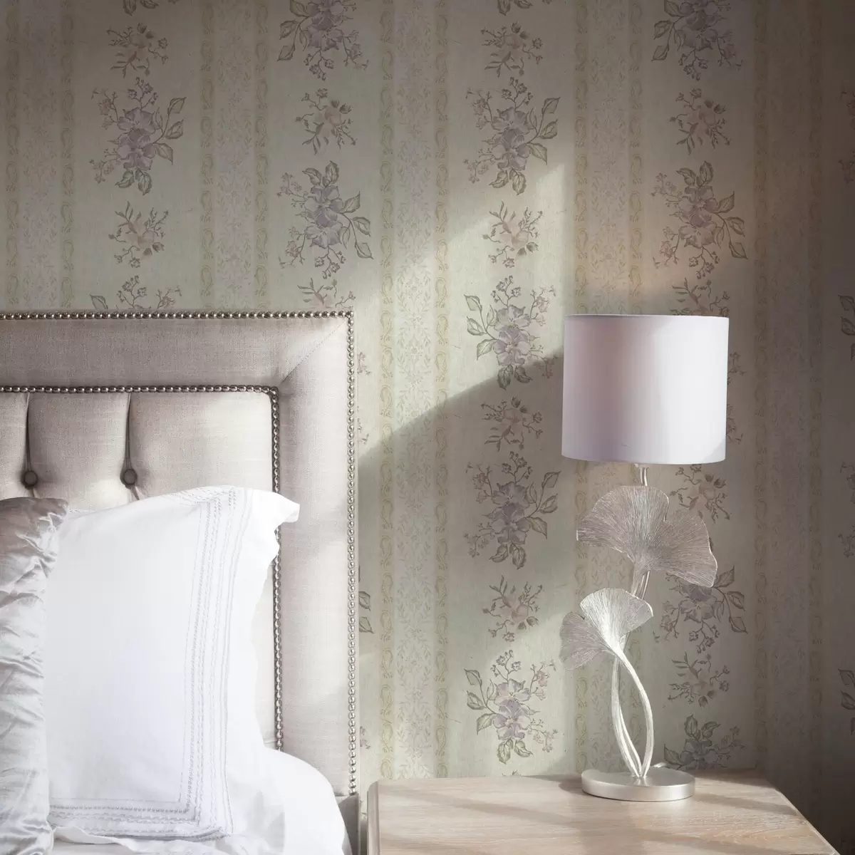 Тапети Реколта цветя на раиран фон с орнамент a00440