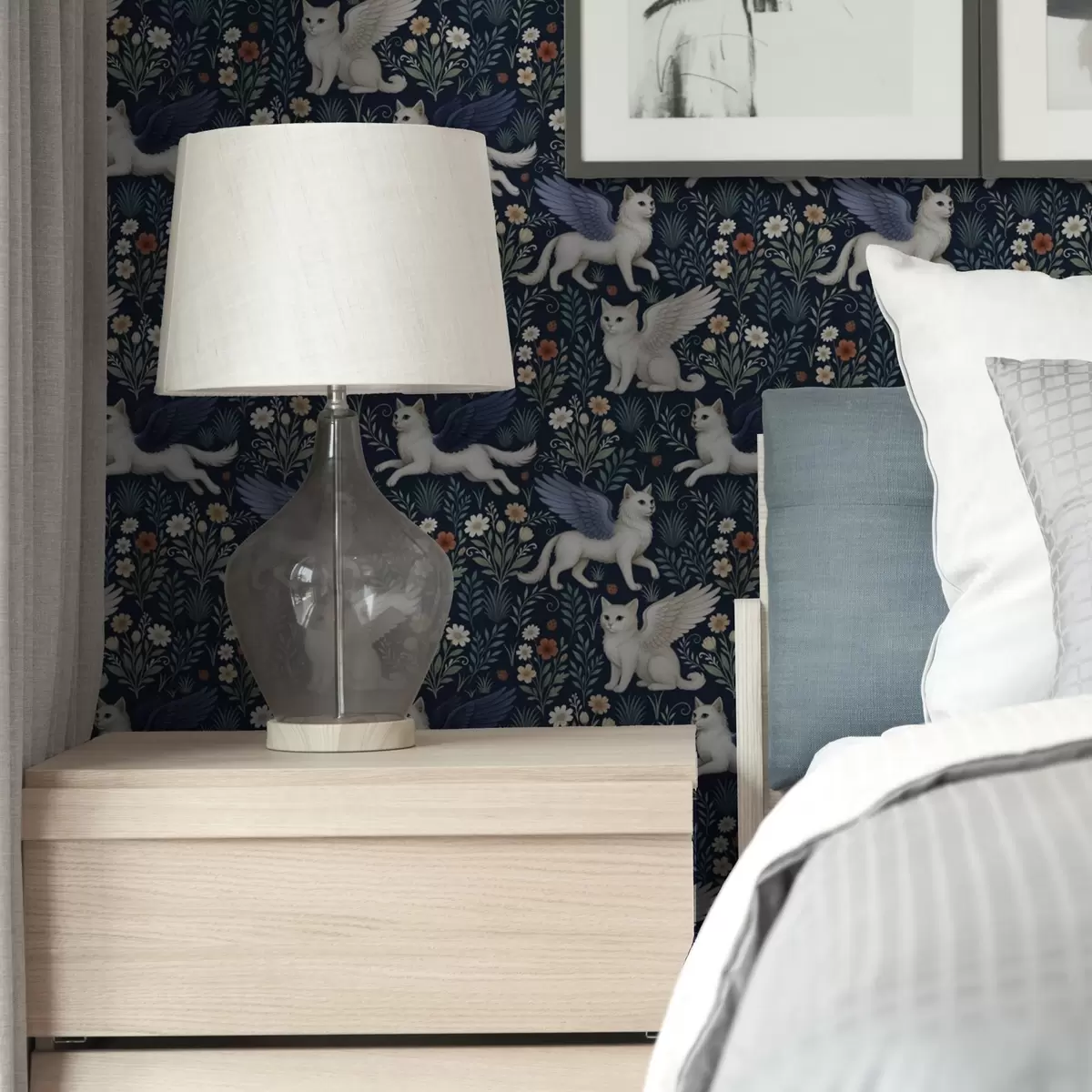 Тапети Фантастични котки с крила сред цветя a00408