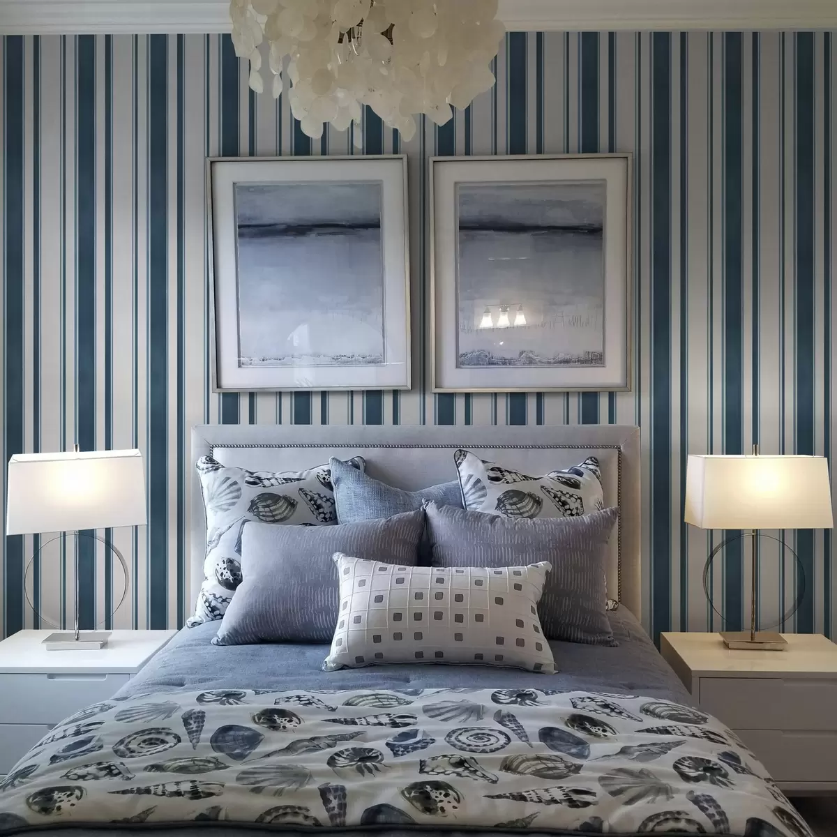 Тапети Комбинация от тюркоазени ивици на бял фон с ритъм a00527