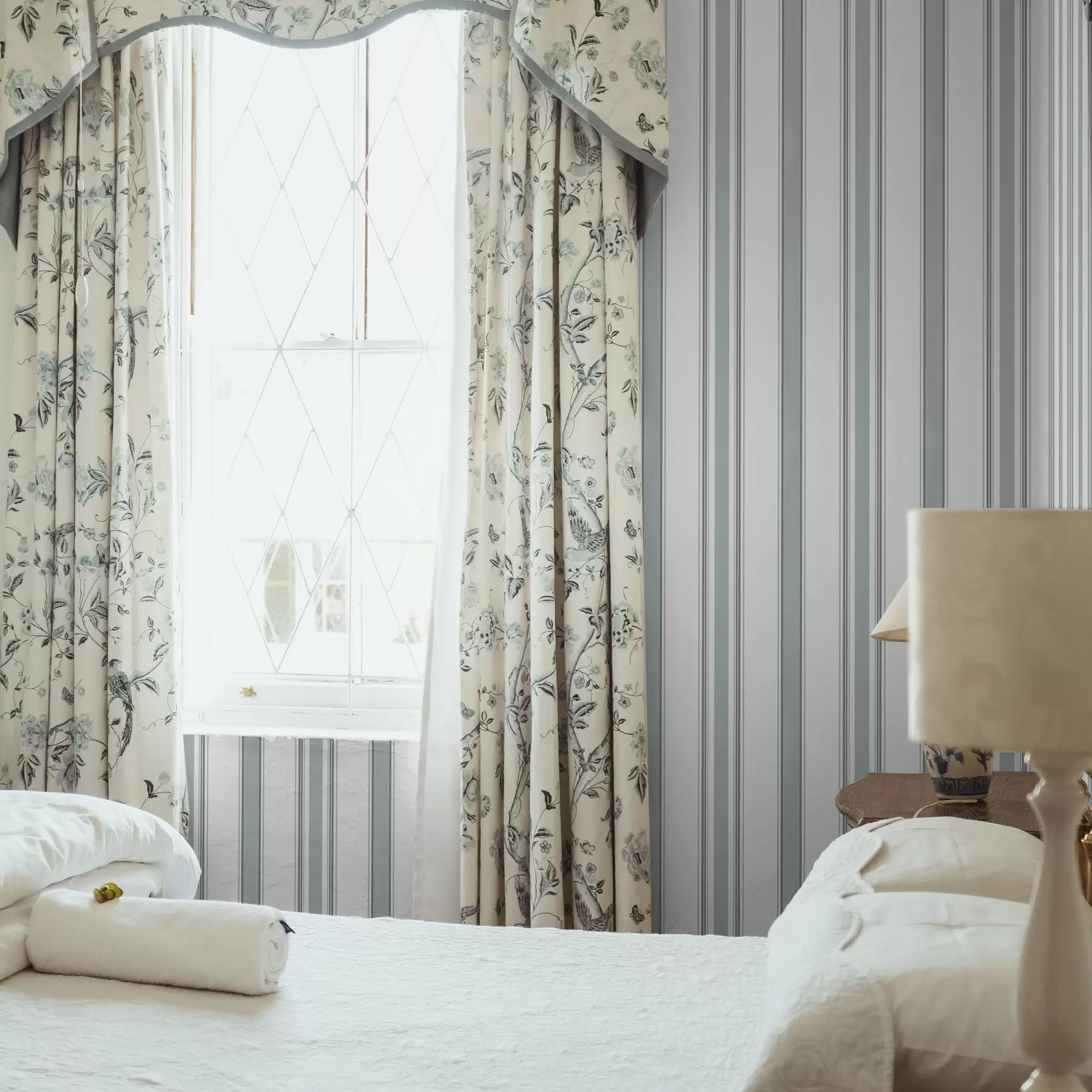 Фототапет Двоен модел със сиво-сини ивици a00554