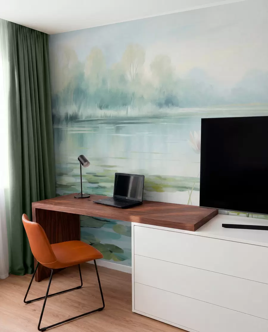 Фототапет Пейзаж с езеро, водни лилии и листа от лилии, дървета на заден план, в спокойна обстановка, светлосини и зелени тонове w09395