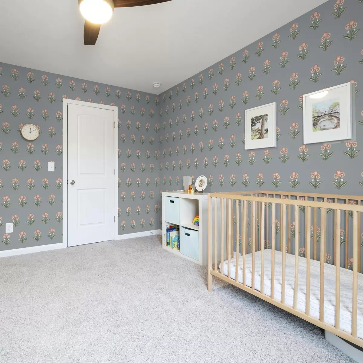 Тапети Стилизирани цветя на сиво-син фон, топла палитра a00494