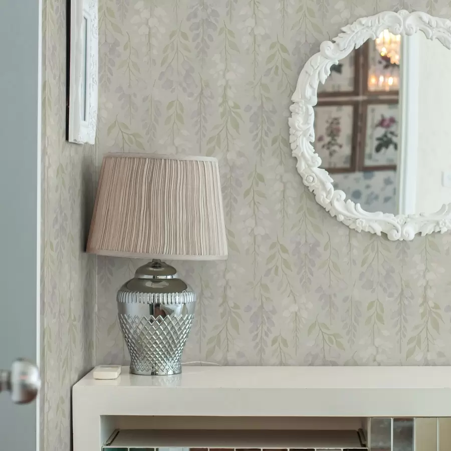 Фототапет Висяща лавандула и глициния на ментовозелен фон a00593