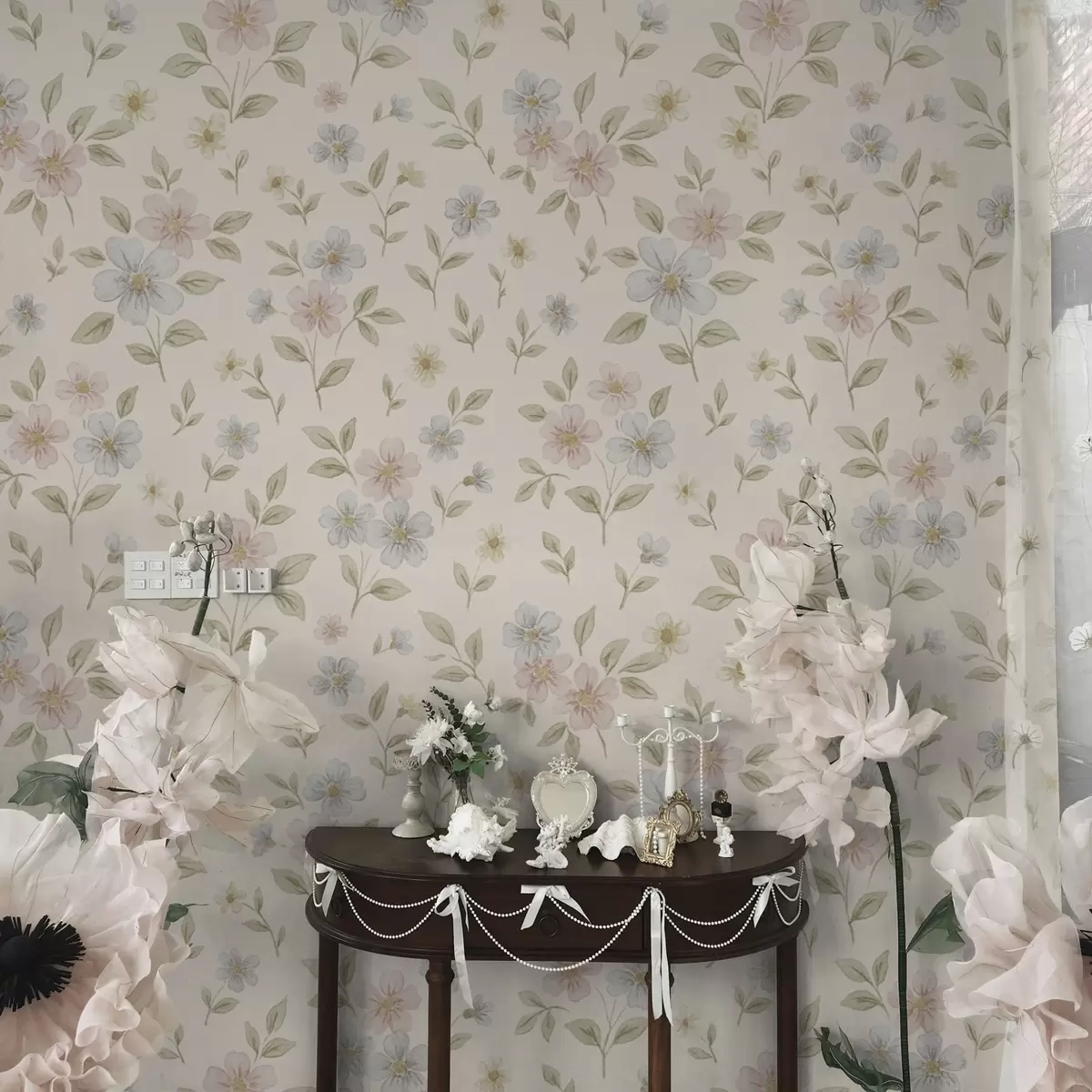 Тапети Пастелни полски цветя на кремав фон a00596