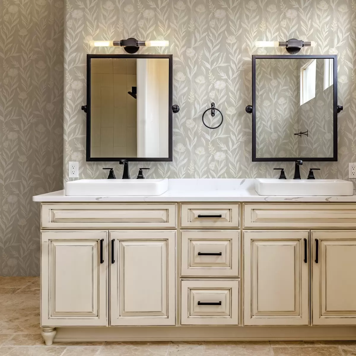 Тапети Светли треви и цветя върху бежови, схематични линии a00618