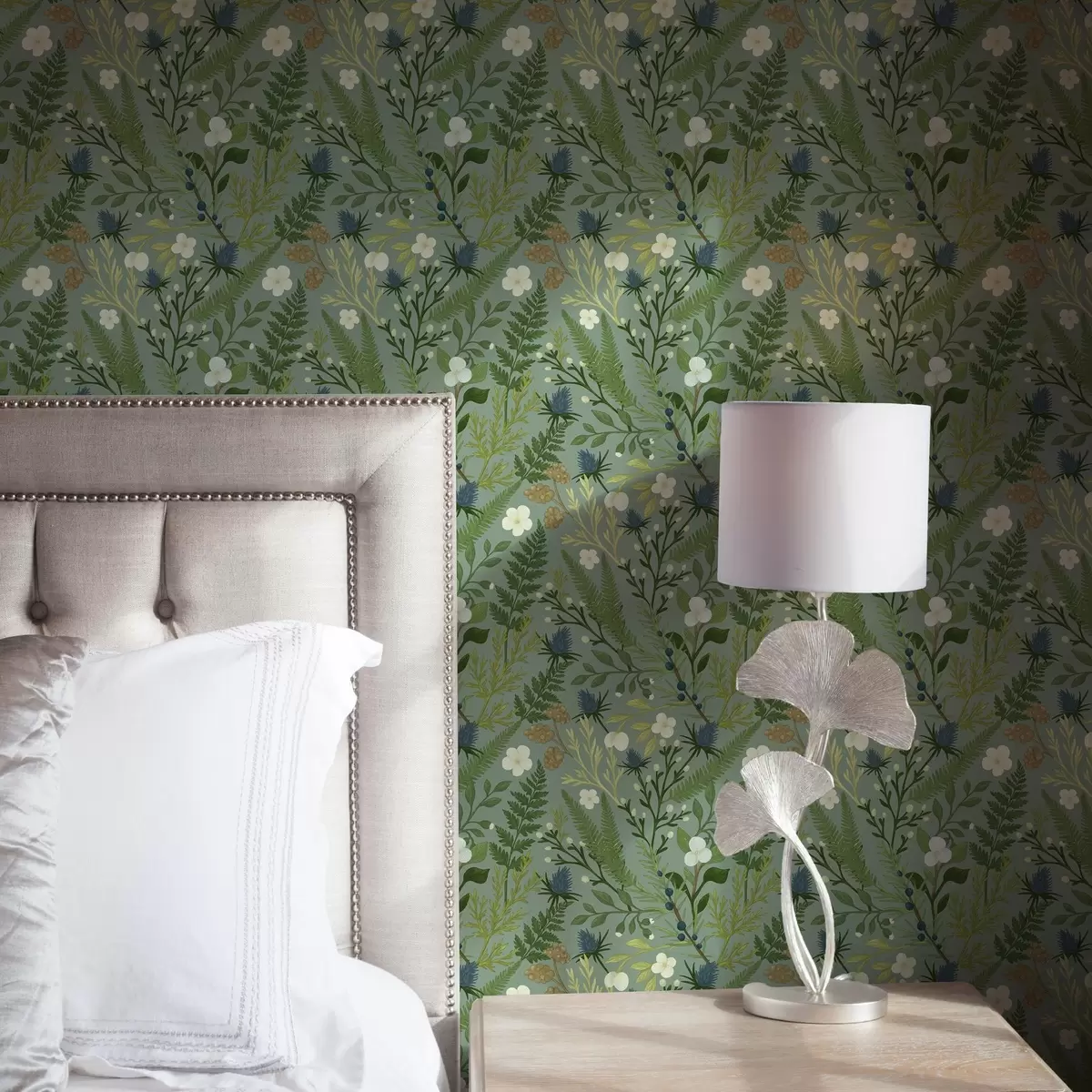 Тапети Горски билки, цикория и горски плодове на ментов фон a00621v1