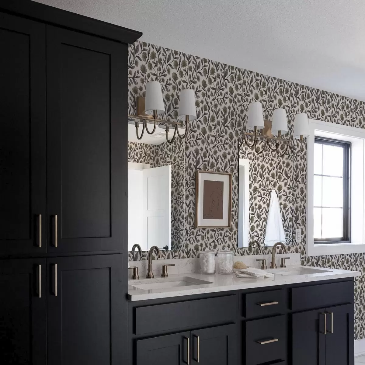 Тапети Диви цветя в сиво-маслинени тонове на кремав фон a00623v1