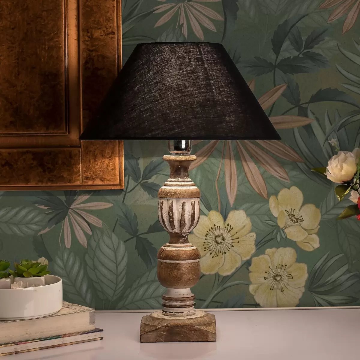 Тапети Жълти цветя сред зелена листата текстура a00718