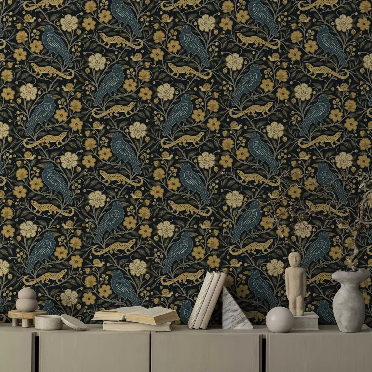 Тапети Птици, гущери и охлюви сред цветя на тъмен фон a00691