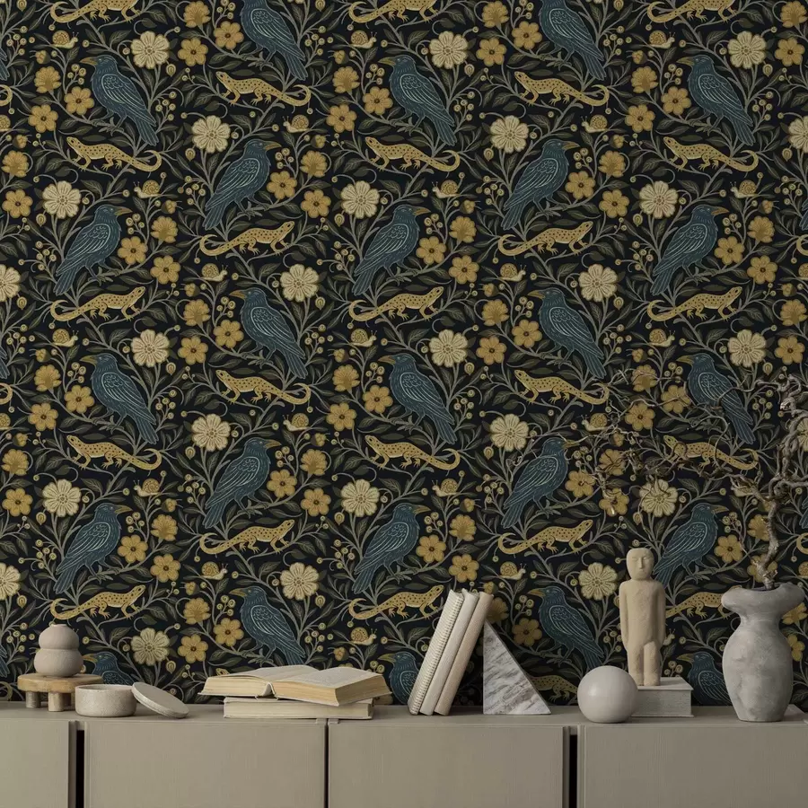 Фототапет Птици, гущери и охлюви сред цветя на тъмен фон a00691