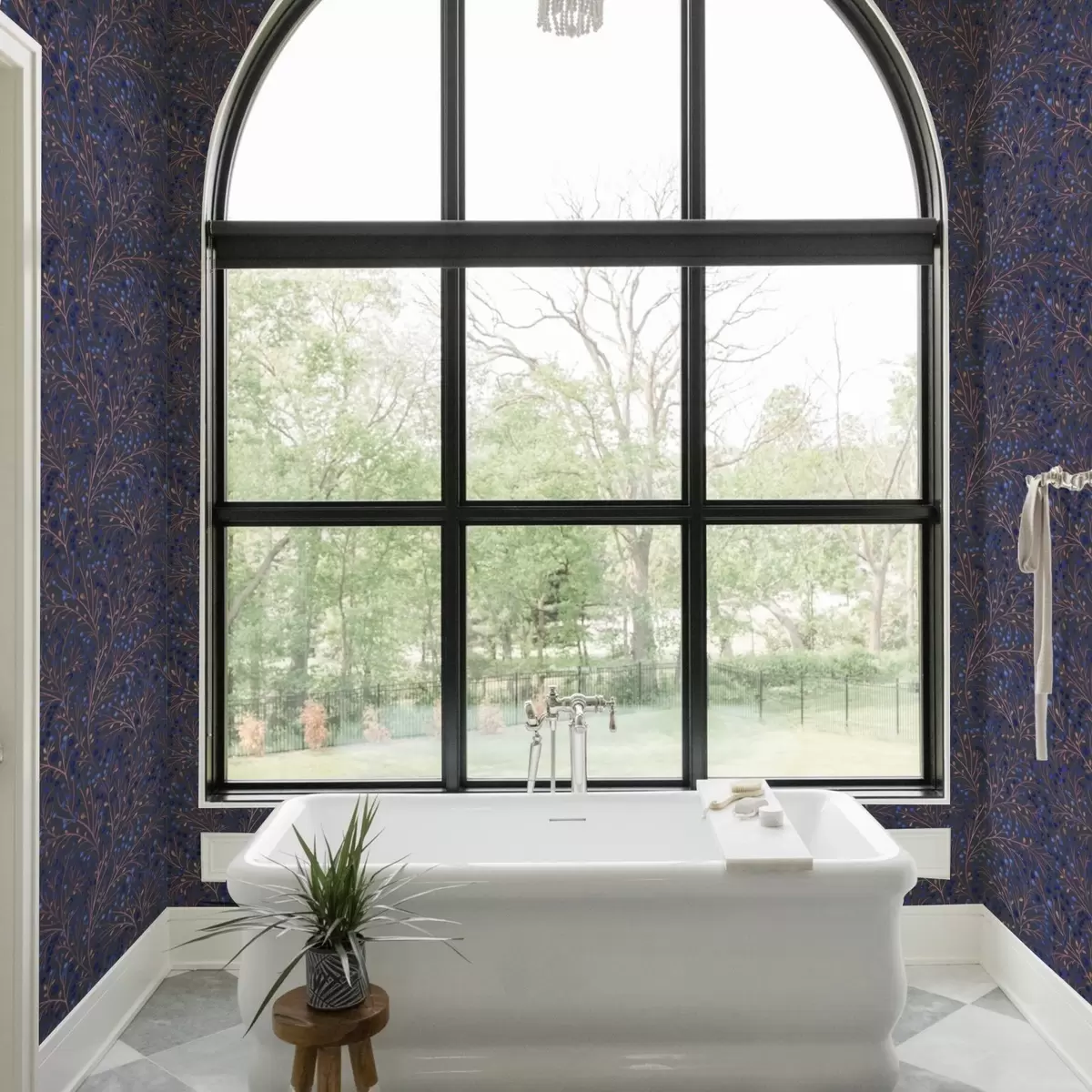 Тапети Розово-кафяви клони и сини плодове на графитен фон a00787