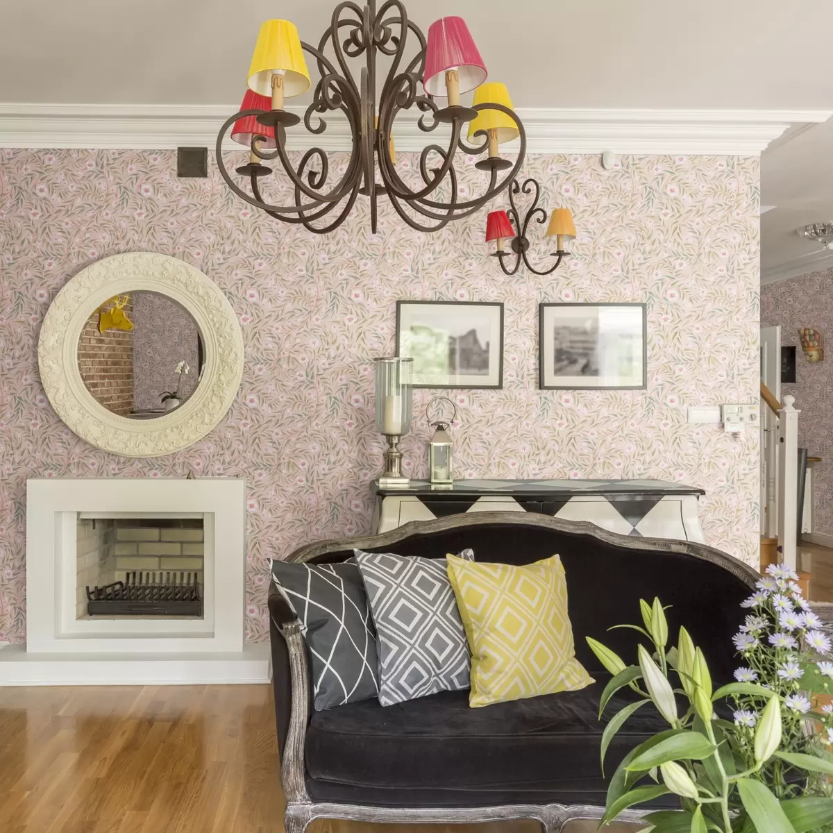 Тапети Нежни розови цветя и меки листа на пастелен фон a00788