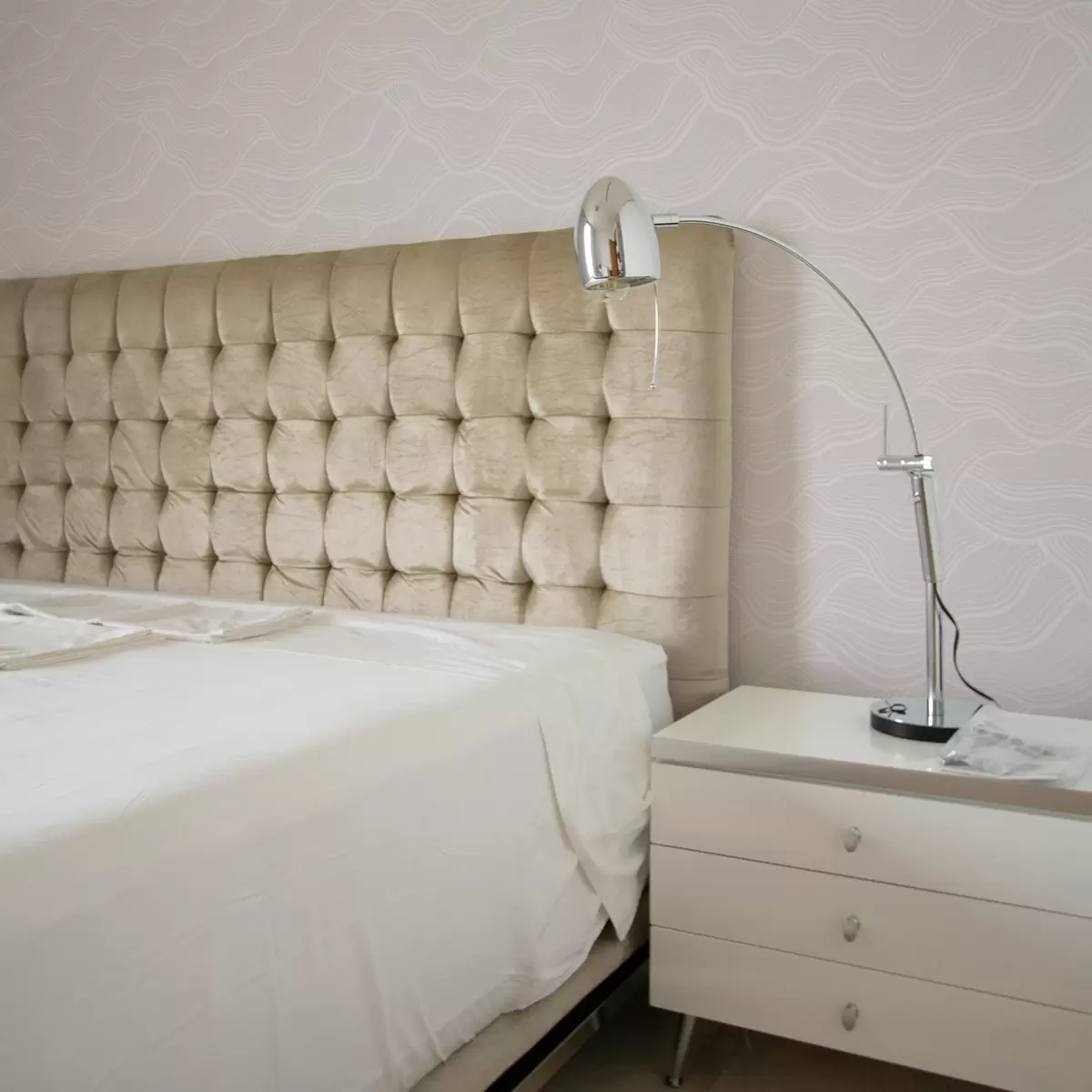 Тапети Пастелно розов фон с вълнообразни линии a00682v3