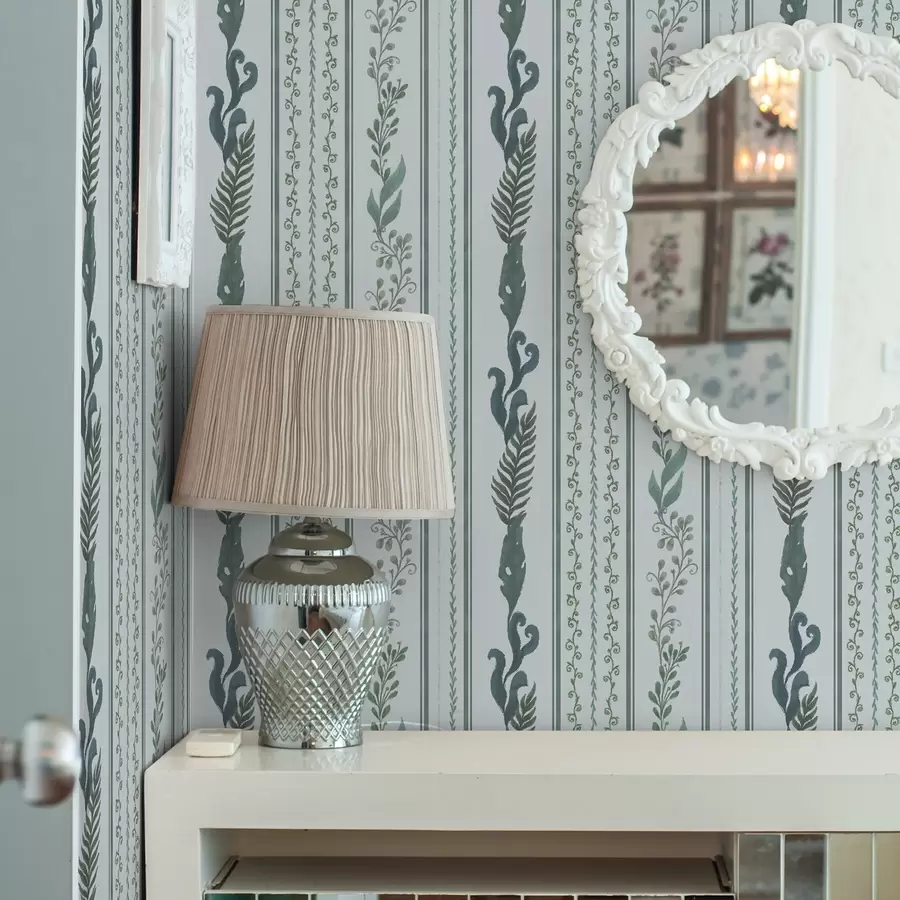 Фототапет Ивици с клонки и къдрици на хладно светло синьо a00823v1