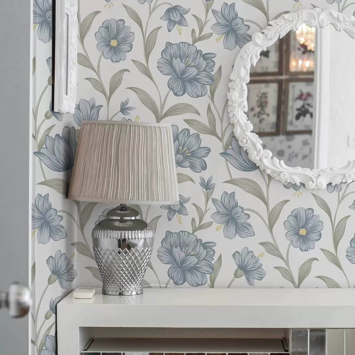 Тапети Прахни сини цветя с маслинови листа на бял фон a00780