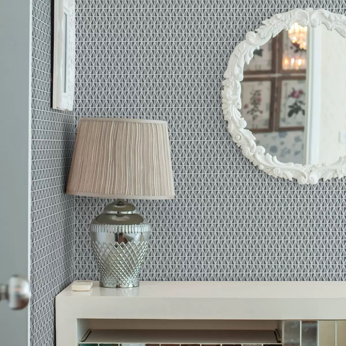 Тапети Фина бяла диамантена решетка върху приглушен тюркоазен цвят a00903