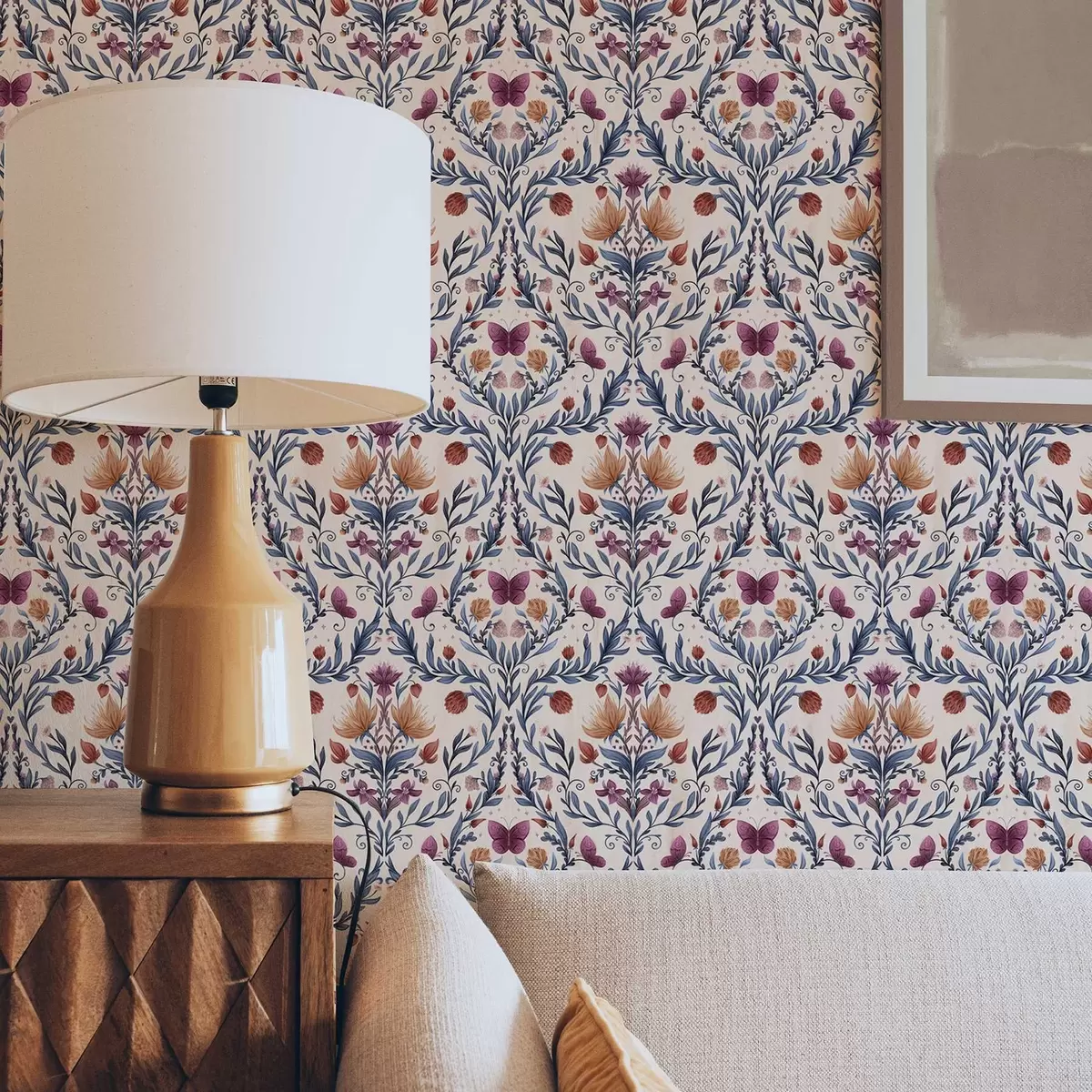 Тапети Цветен дамаск с пеперуди на мек прасковен фон a00926