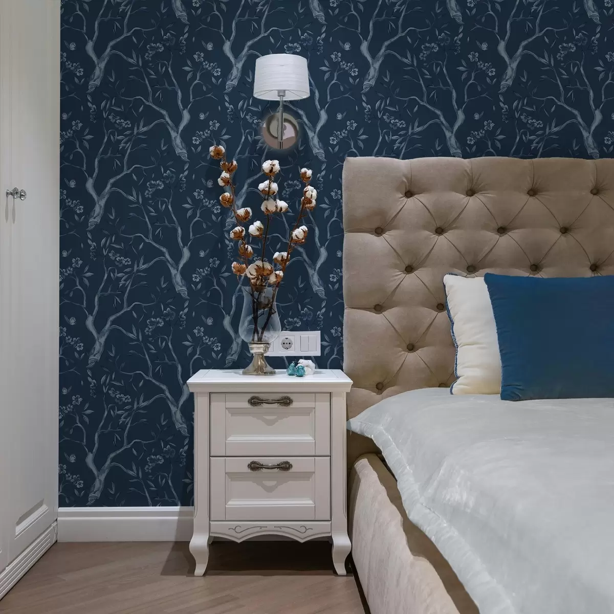 Тапети Сини цъфтящи клони с пеперуди на тъмен фон a00951v1