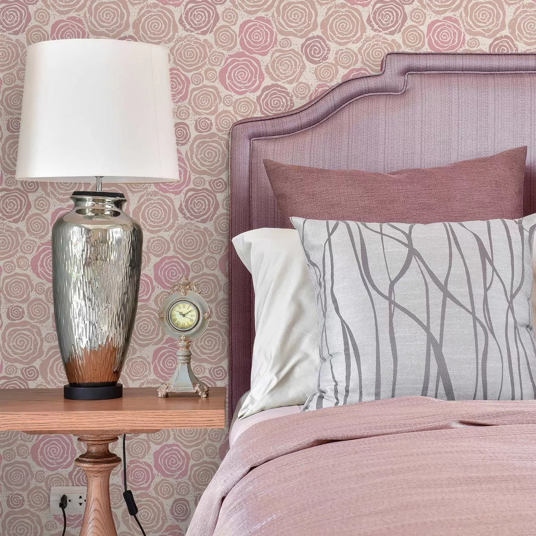 Фототапет Спираловидни розови рози и пръски върху светъл фон a00955