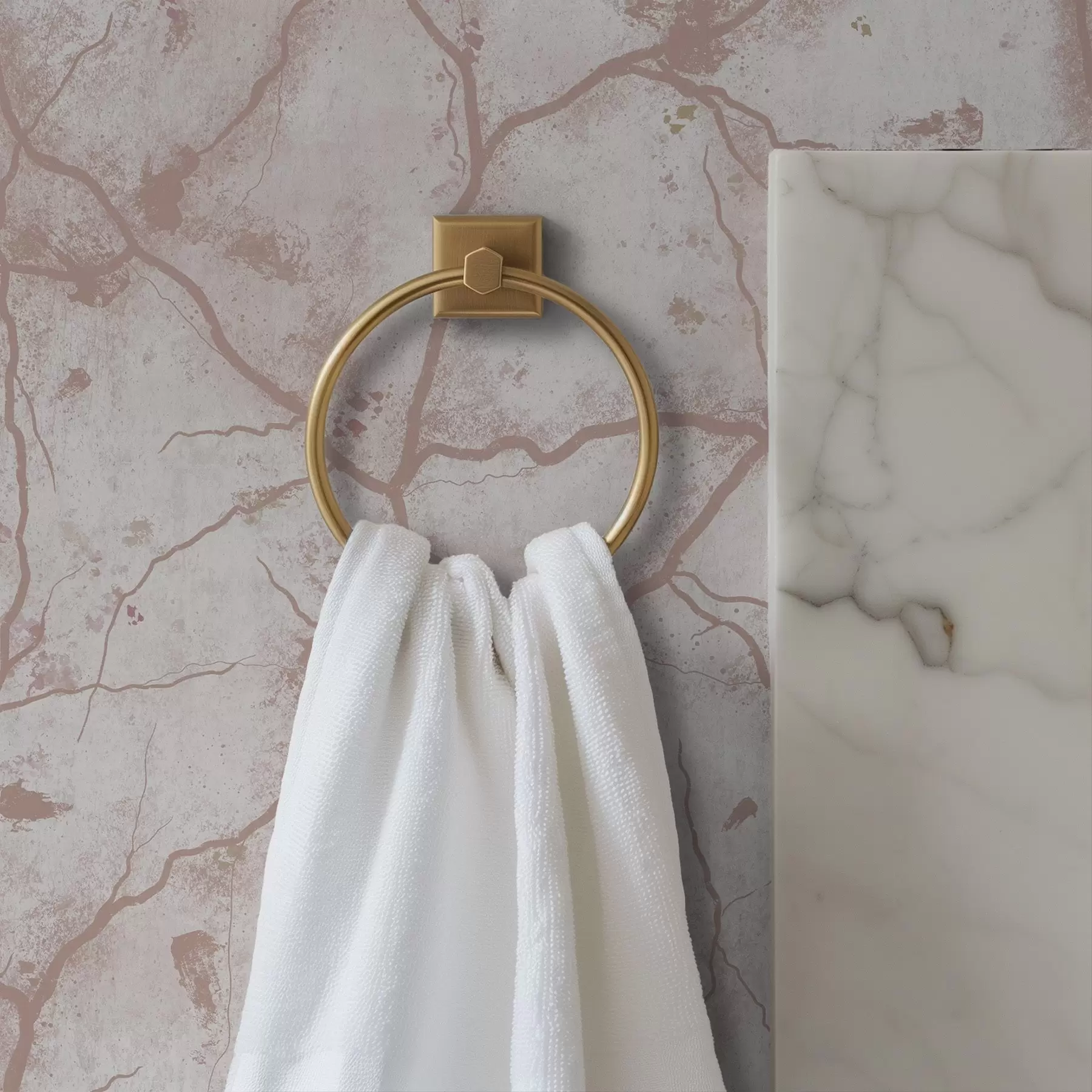 Фототапет Лек бетон с дантела от розови пукнатини и петна a00987