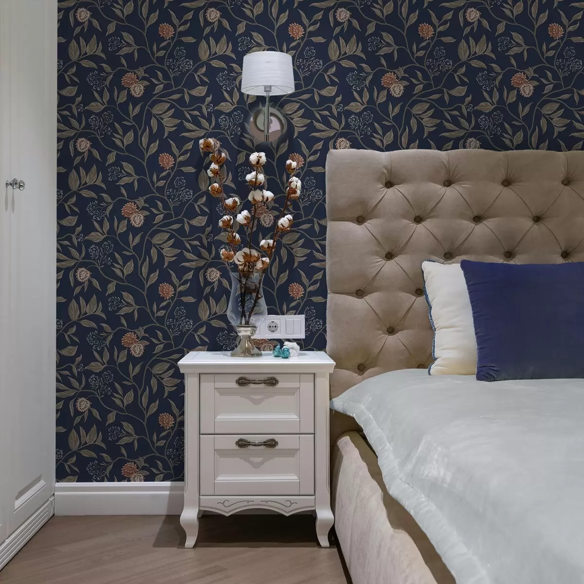 Тапети Синя градина с клони, плодове и малки цветове a00959