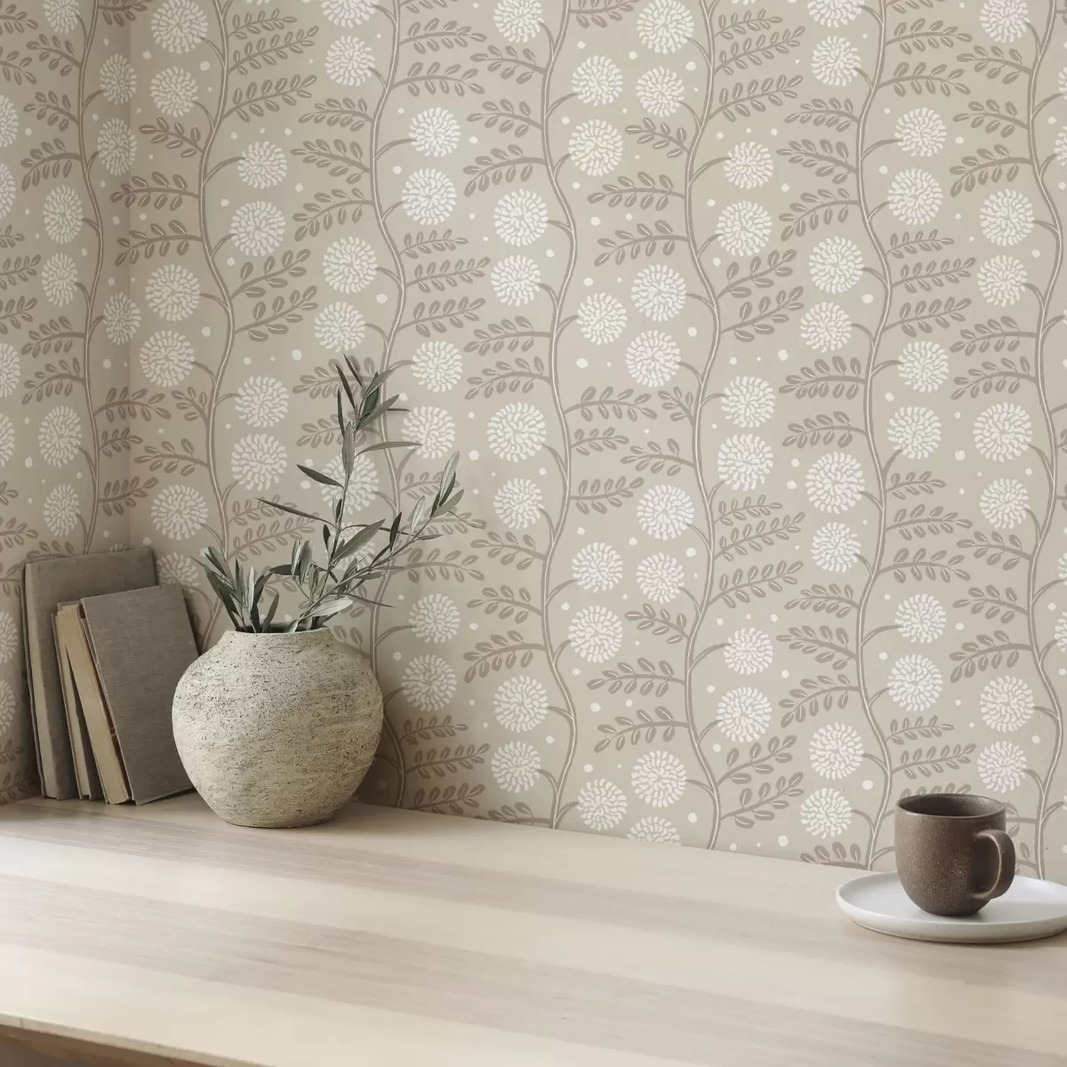 Тапети Бежови стъбла с бели пухкави цветя и меки точки a00997